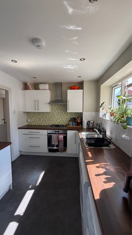 Room Grove Road in Greater London