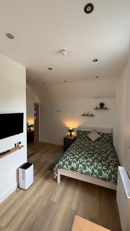 Room Hollycroft in Hinckley and Bosworth