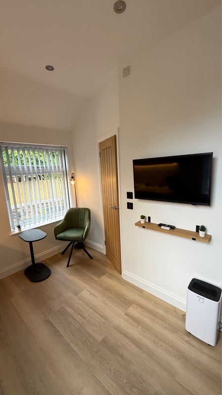 Room Hollycroft in Hinckley and Bosworth