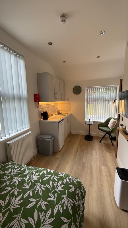 Room Hollycroft in Hinckley and Bosworth