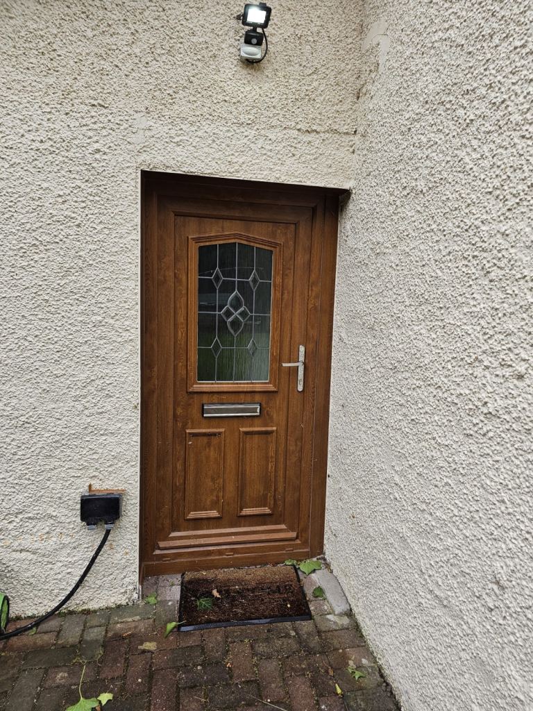 Flat Invergordon Avenue in Glasgow