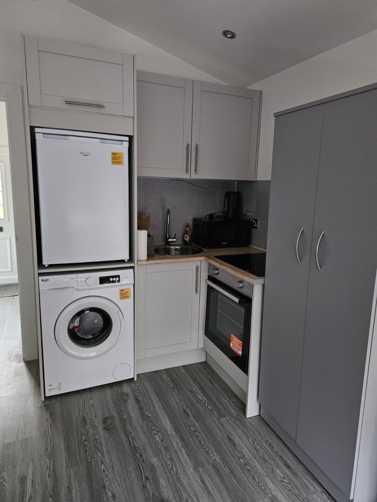 Flat Invergordon Avenue in Glasgow