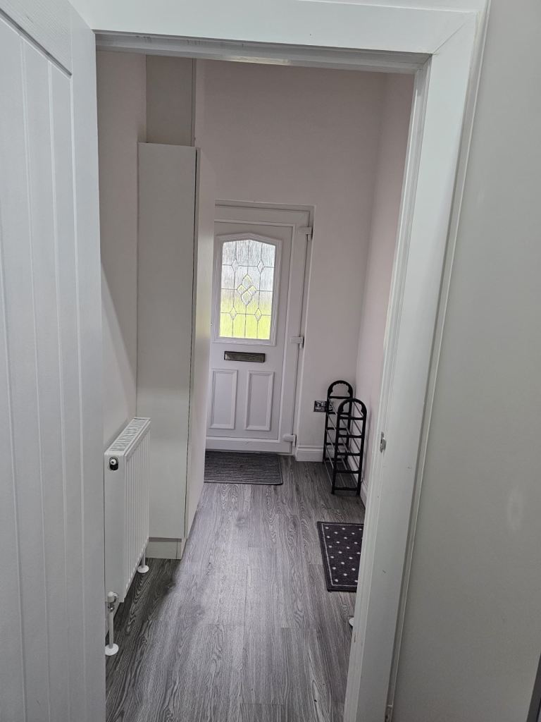 Flat Invergordon Avenue in Glasgow