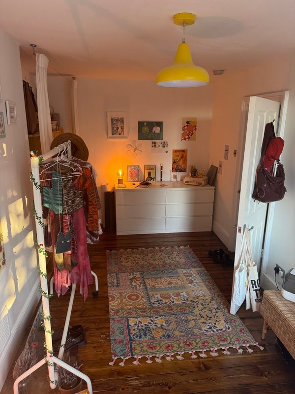 Room Evering Road in Greater London