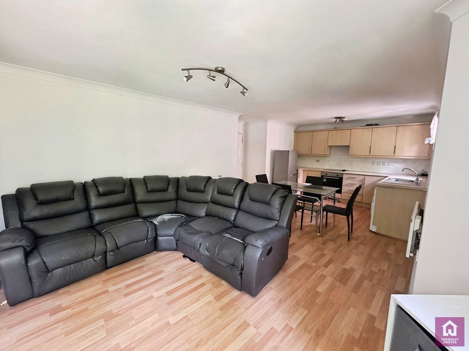 Flat Hadfield Close in Manchester