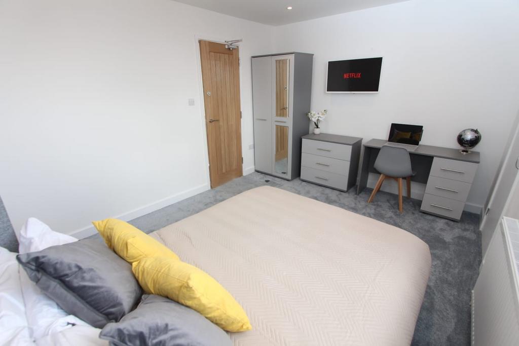 Room Stubbington Avenue in Portsmouth