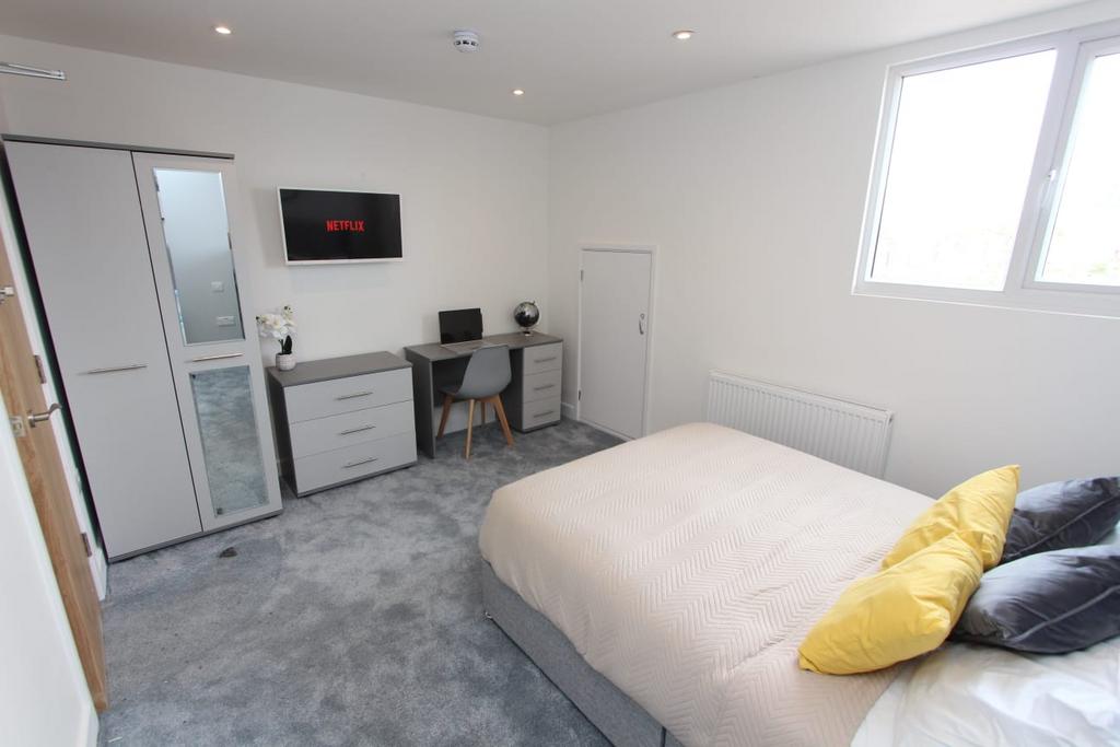 Room Stubbington Avenue in Portsmouth