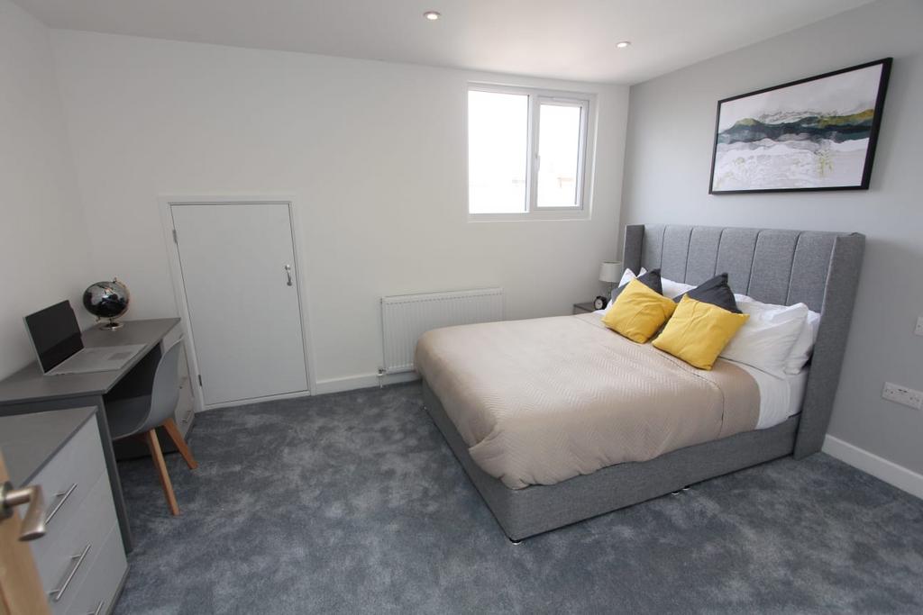 Room Stubbington Avenue in Portsmouth