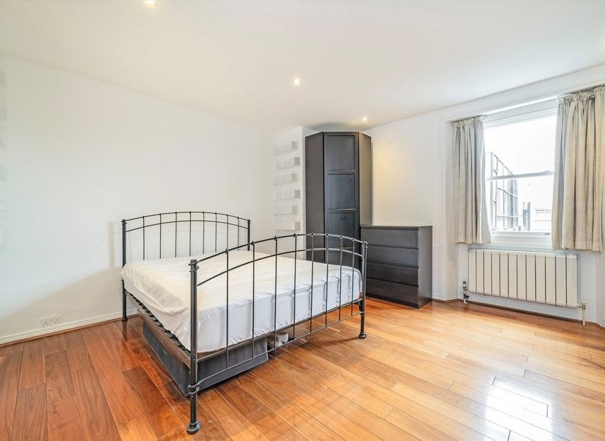 Flat De Vere Gardens in Greater London