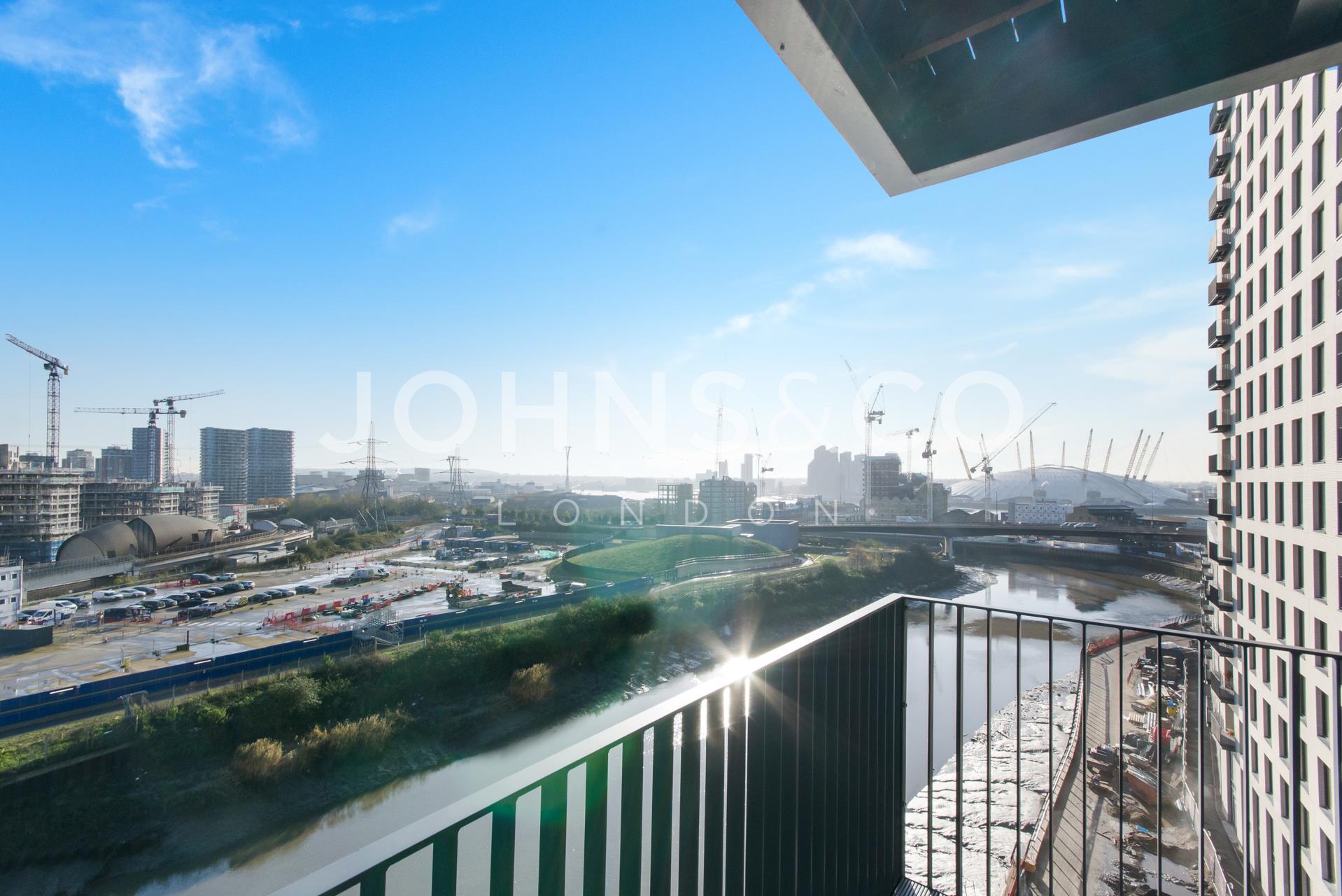 Flat City Island Way in Greater London