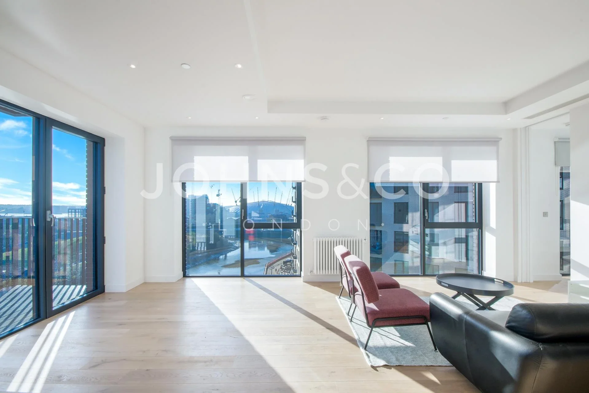 Flat City Island Way in Greater London