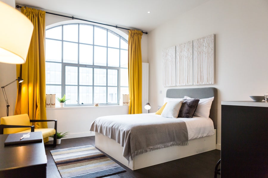 Room Alma Square in London
