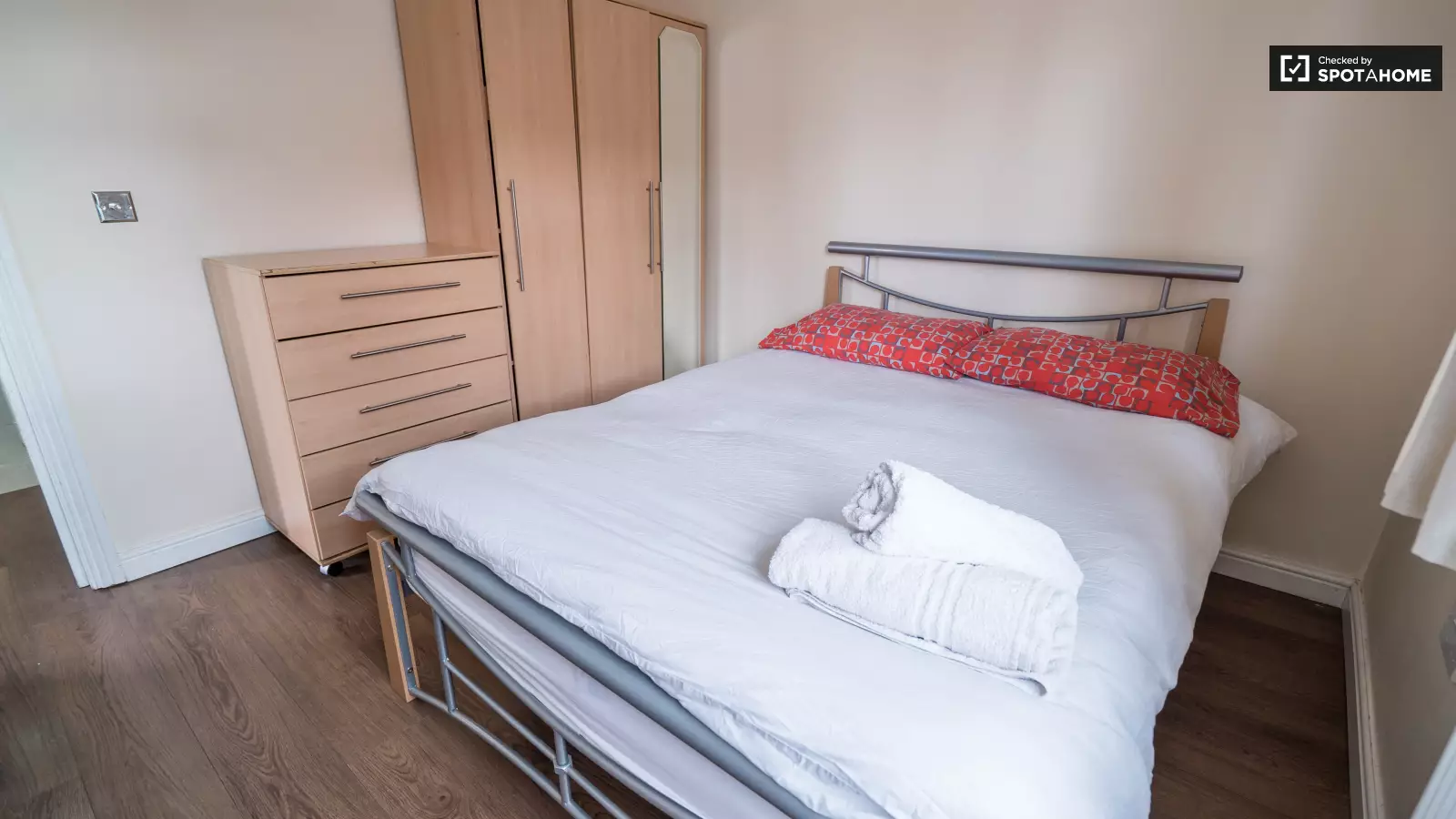 Flat Bethnal Green Road in Greater London