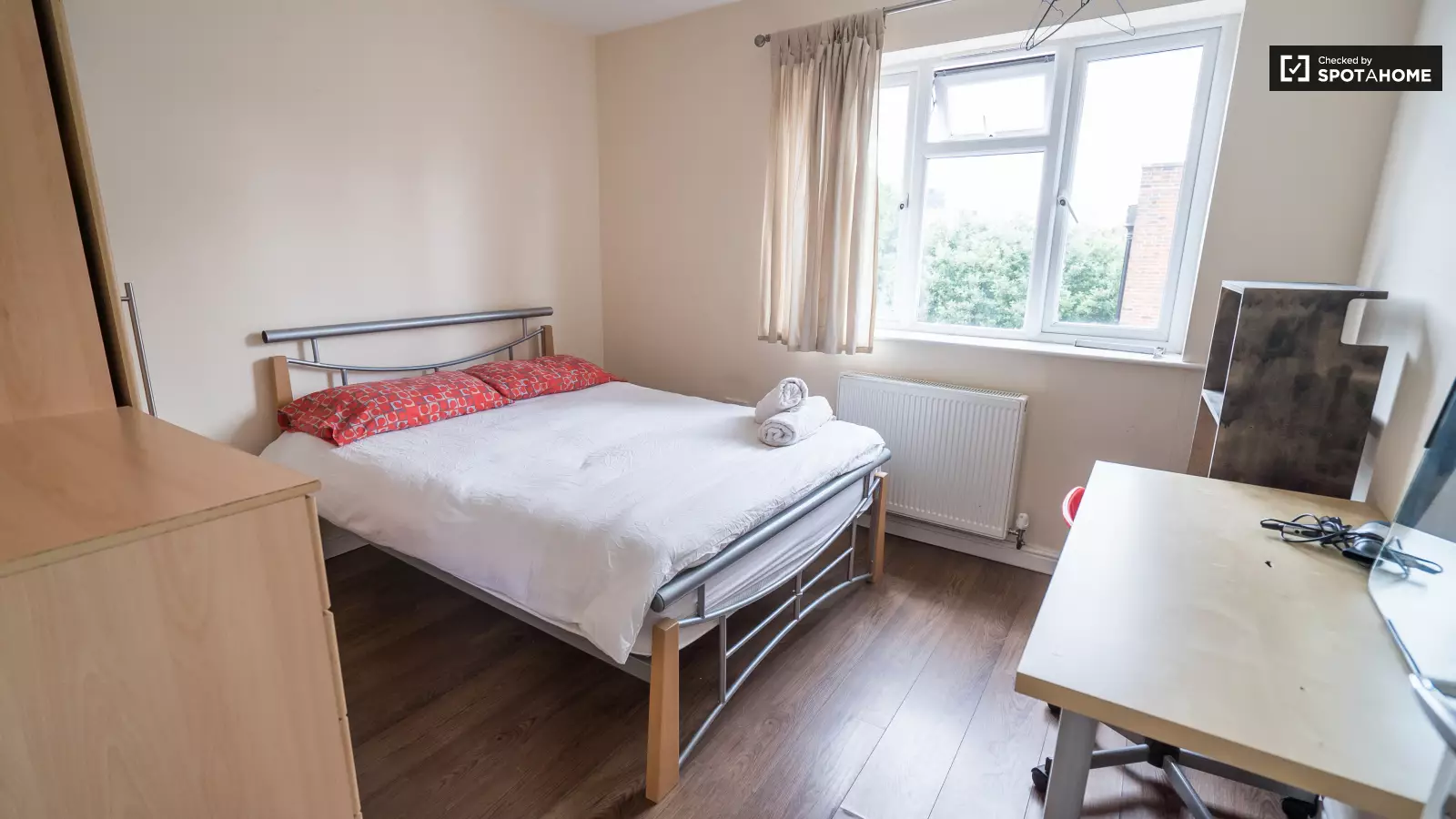 Flat Bethnal Green Road in Greater London