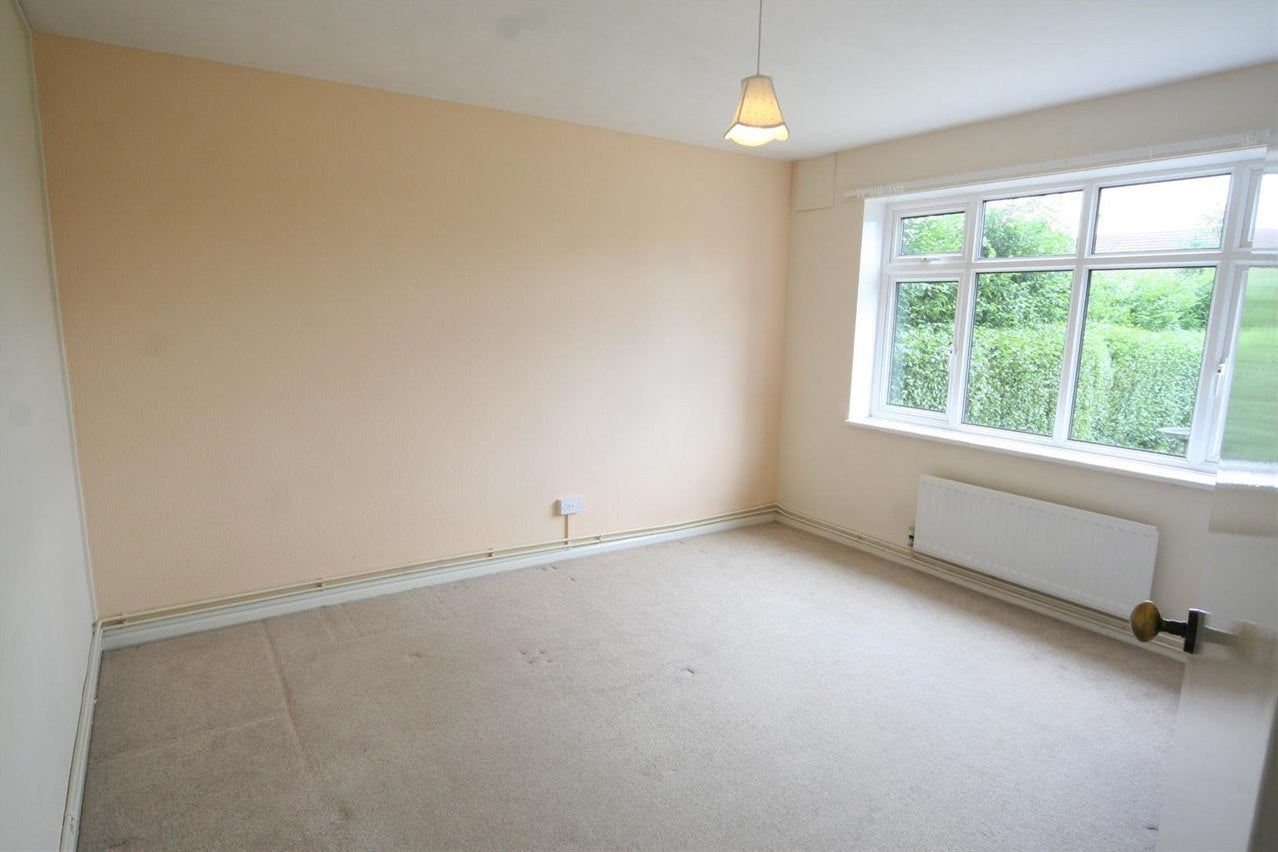 Flat Chestnut Road in Oakham