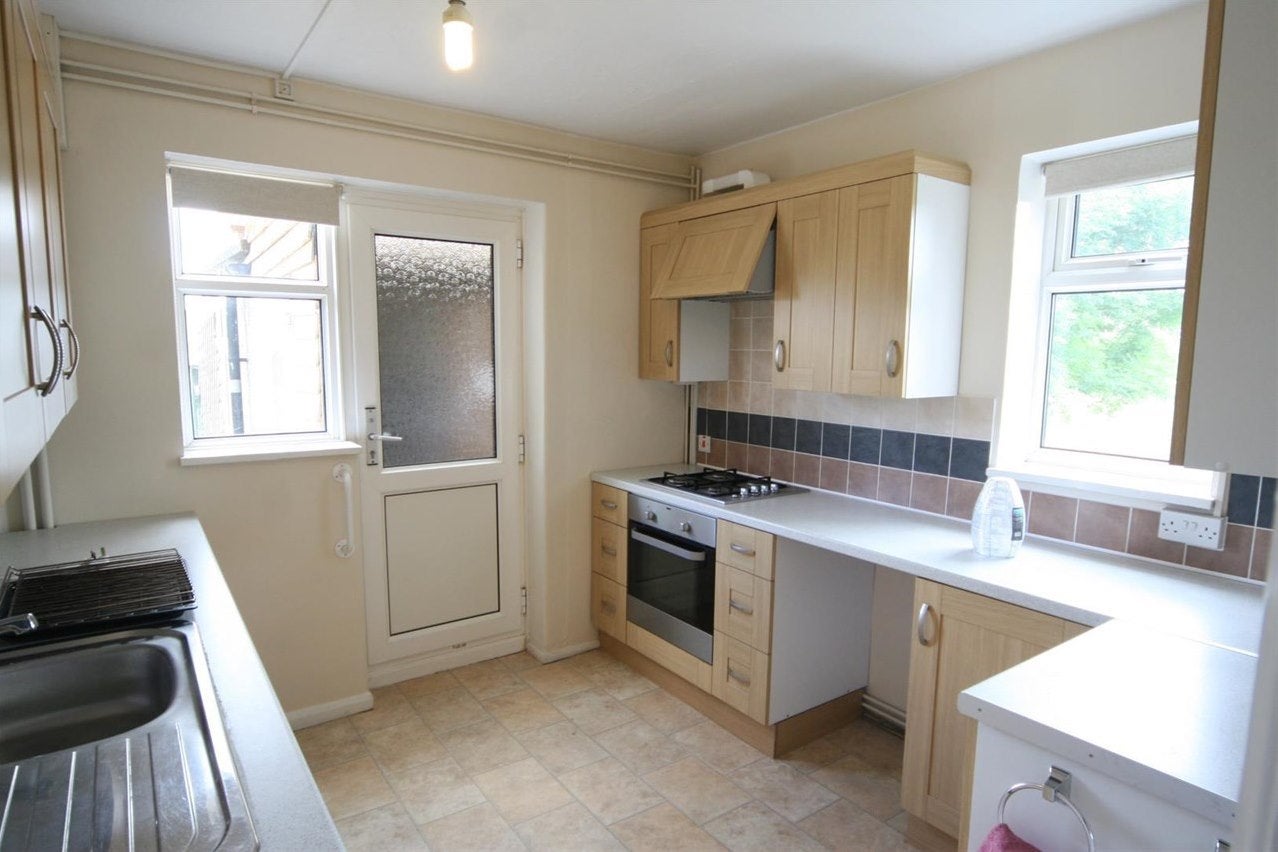 Flat Chestnut Road in Oakham