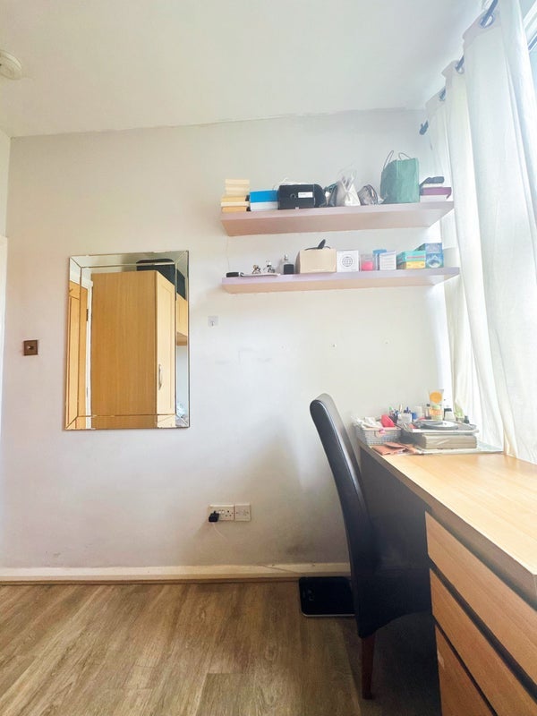 Room Fair Street in Greater London