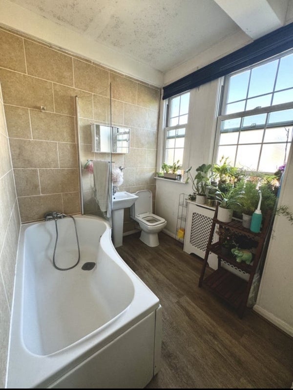 Room Fair Street in Greater London