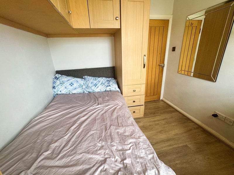Room Fair Street in Greater London