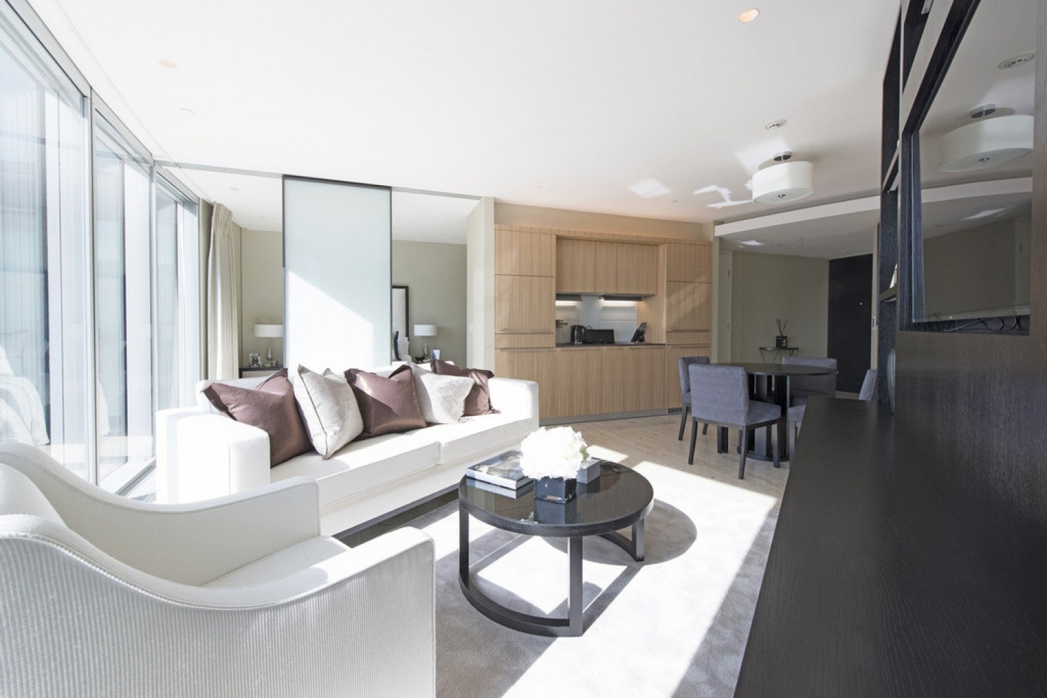 Flat Nine Elms Lane in Greater London