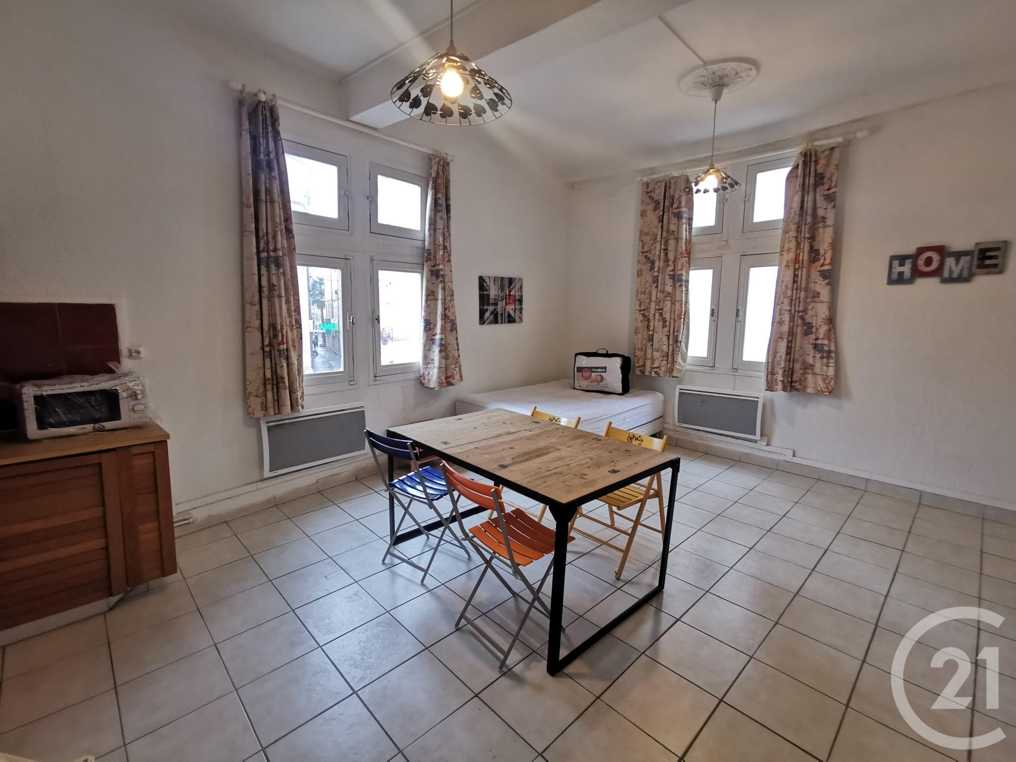Appartement Place aux Herbes à Nîmes