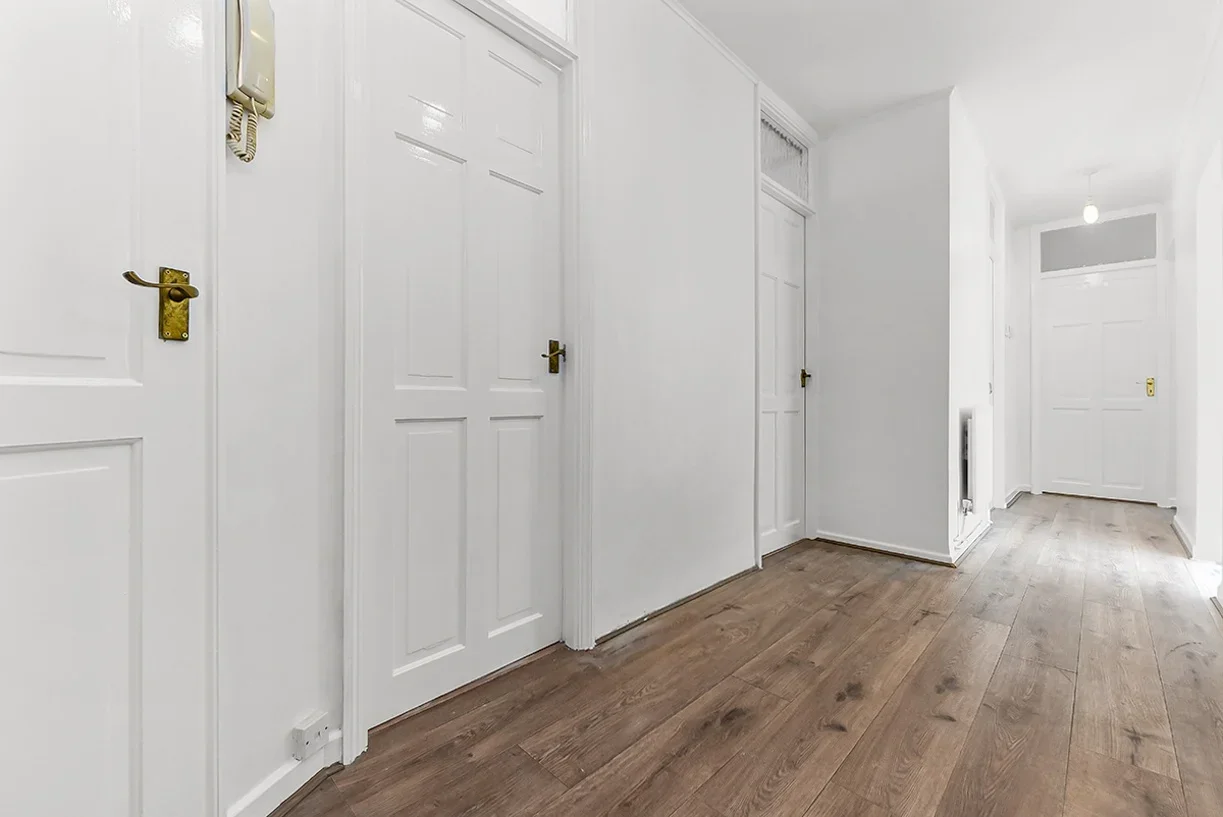 Flat Bostall Lane in Greater London