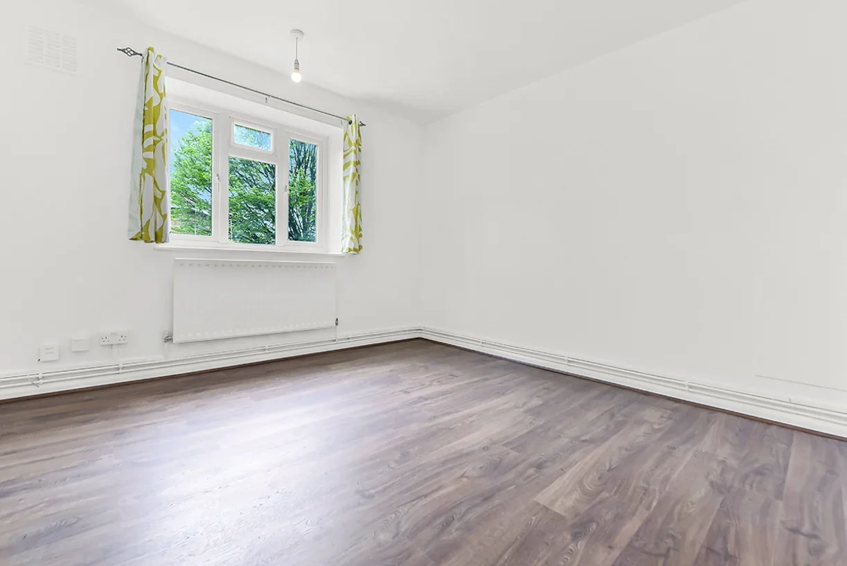 Flat Bostall Lane in Greater London