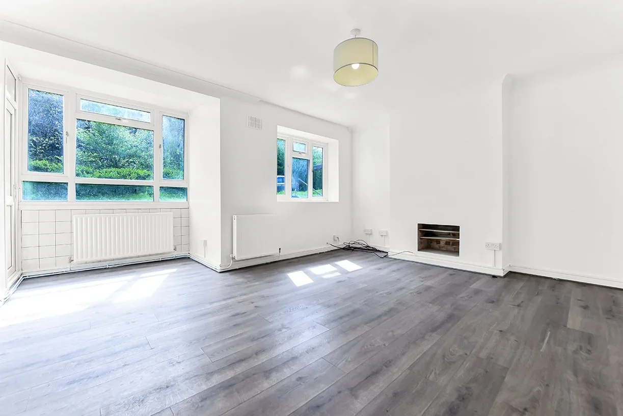 Flat Bostall Lane in Greater London