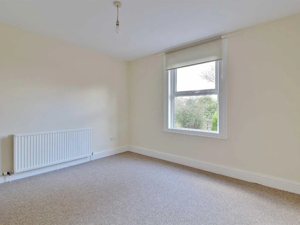 Flat Upper Queens Road in Stonehouse