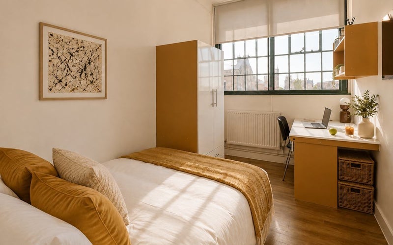 Room Russell Street in Nottingham