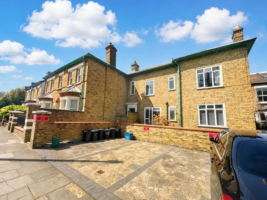 Flat Trafalgar Road in Greater London