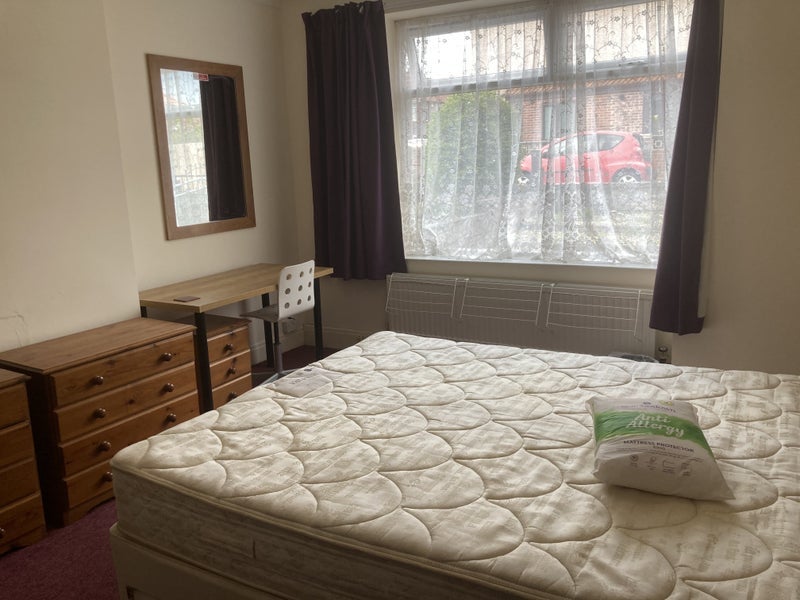 Room Sixth Avenue in Bristol