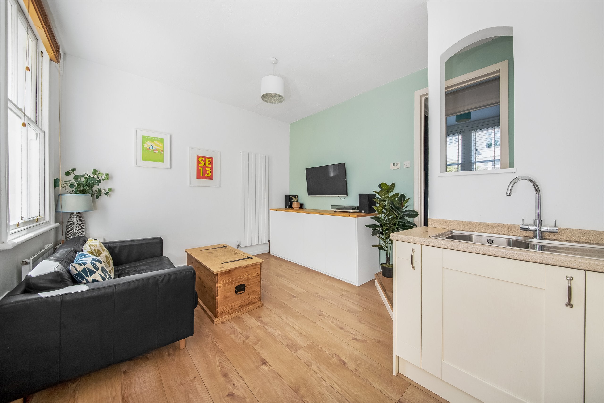 Flat Algiers Road in Greater London