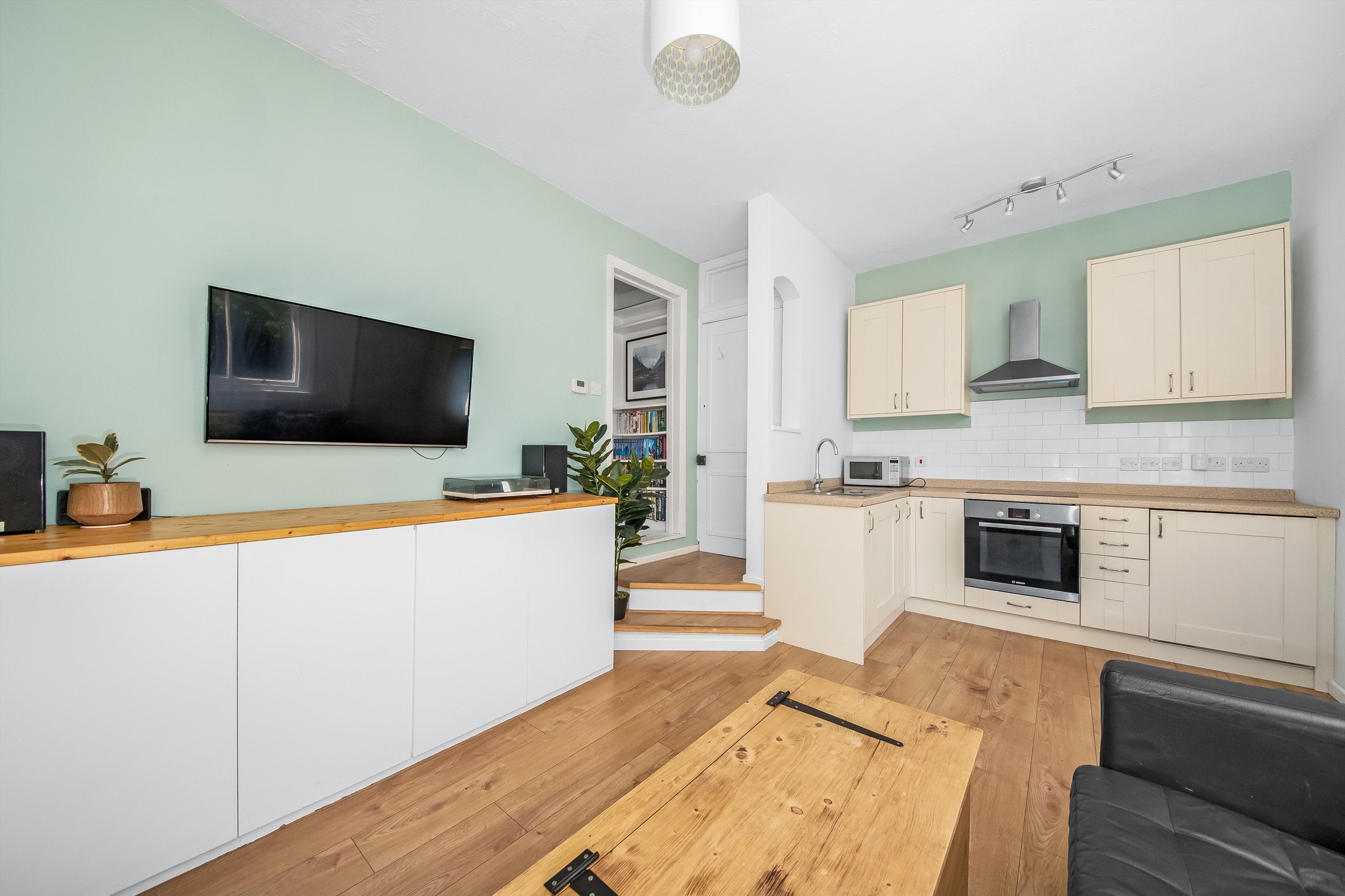 Flat Algiers Road in Greater London