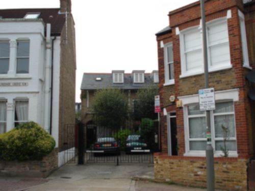 House Balvernie Grove in Greater London