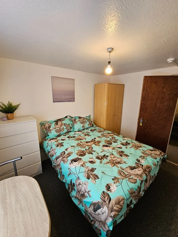 Room Lordship Lane in Greater London