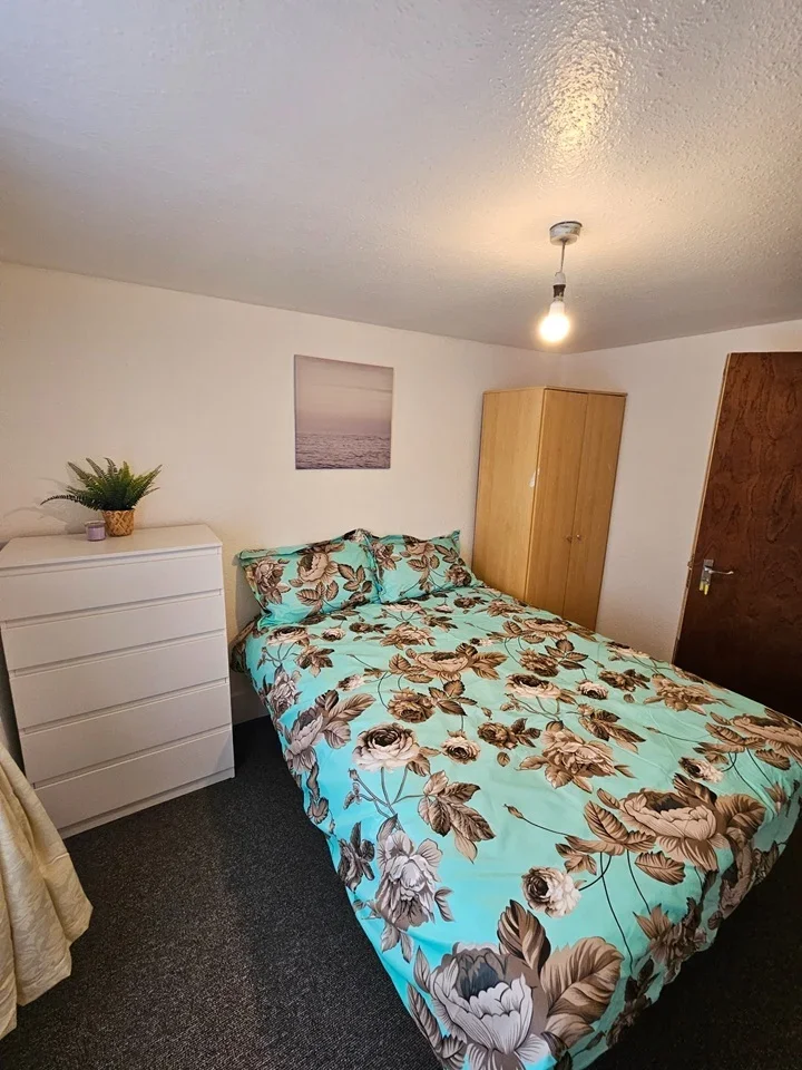 Room Lordship Lane in Greater London