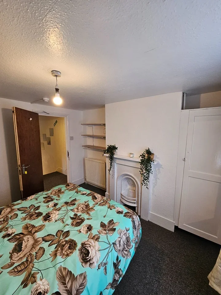Room Lordship Lane in Greater London
