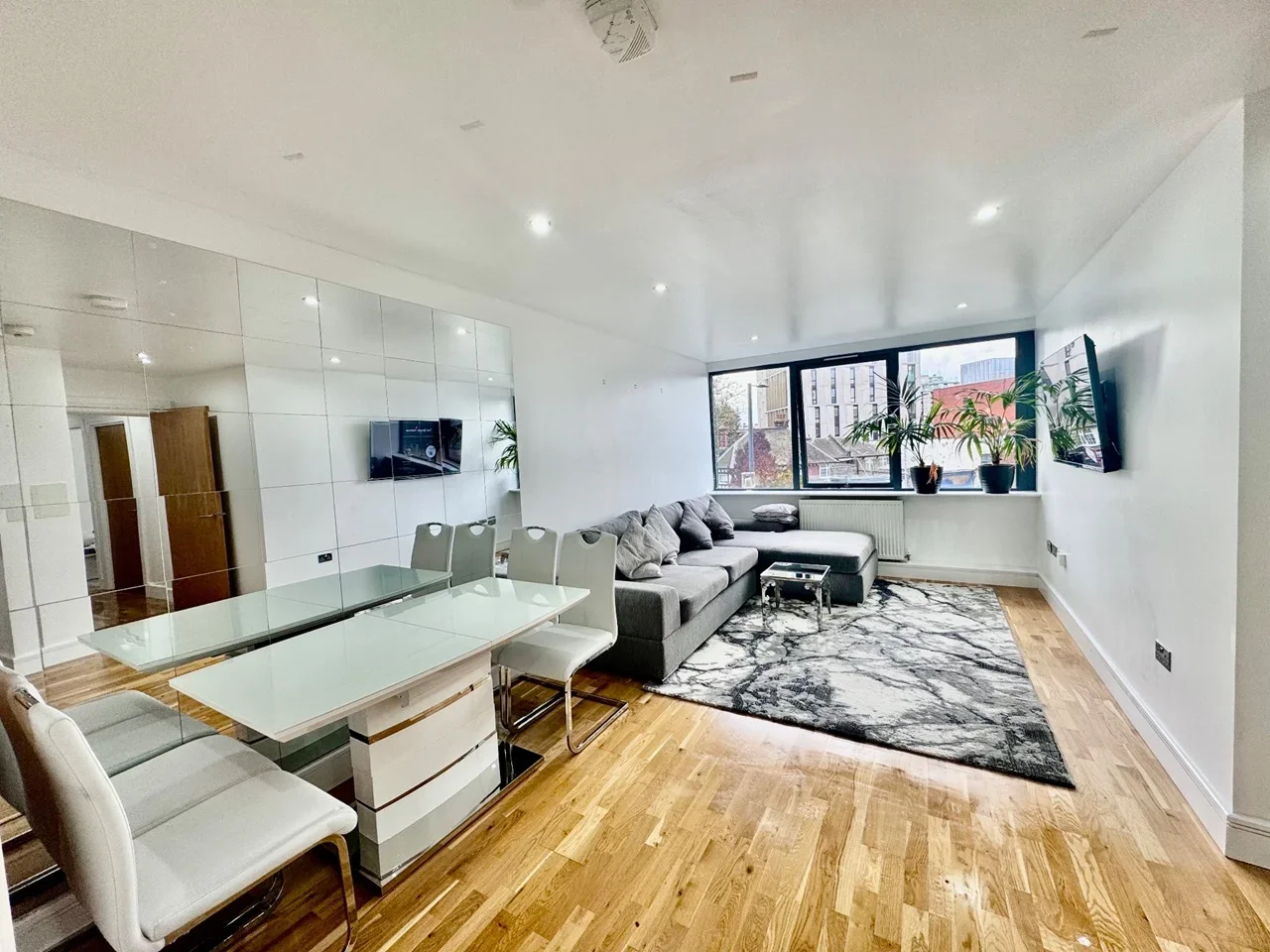 Flat Gayton Road in Greater London