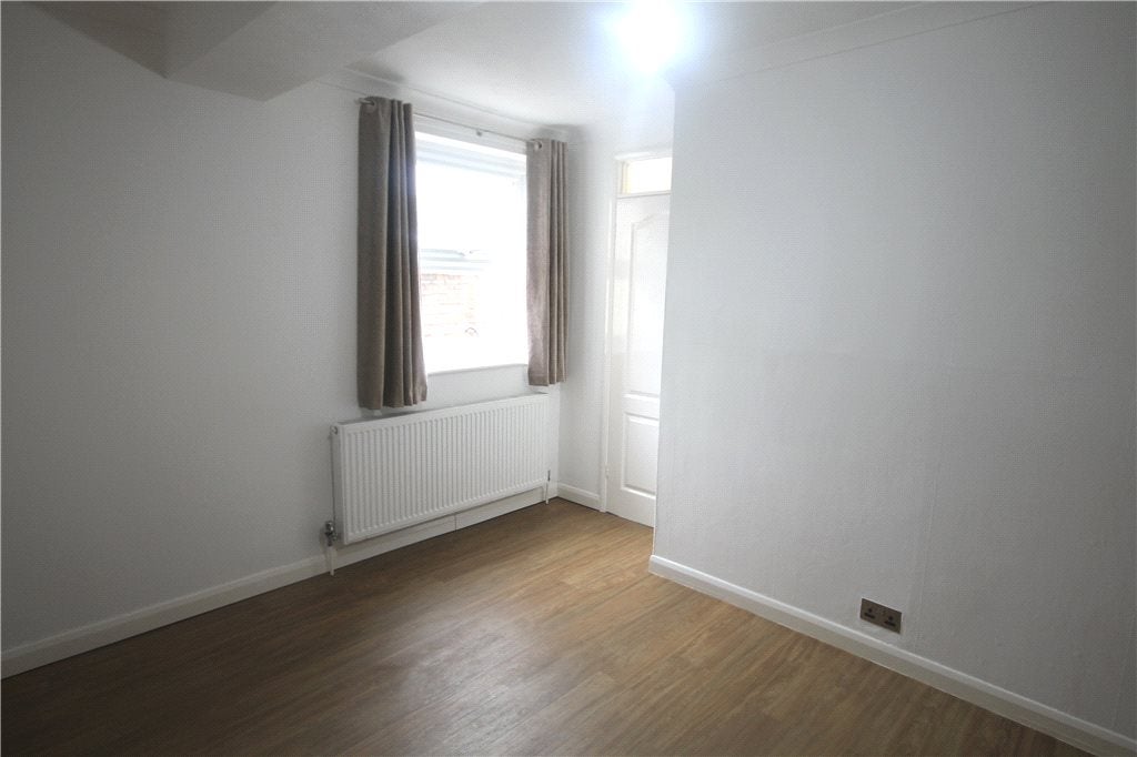 Flat Markenfield Road in Guildford