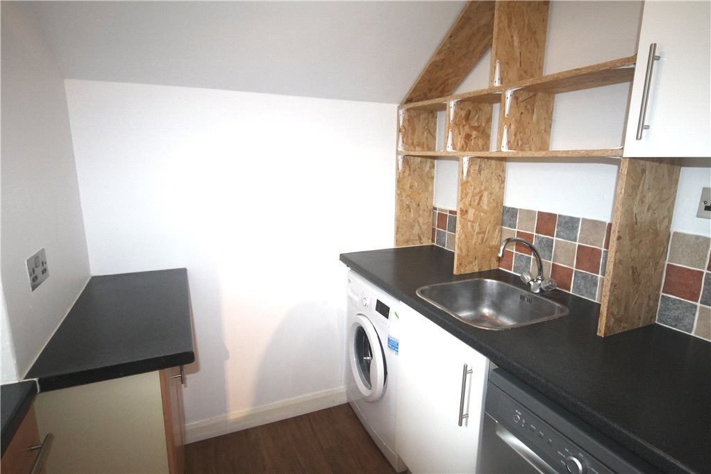 Flat Markenfield Road in Guildford