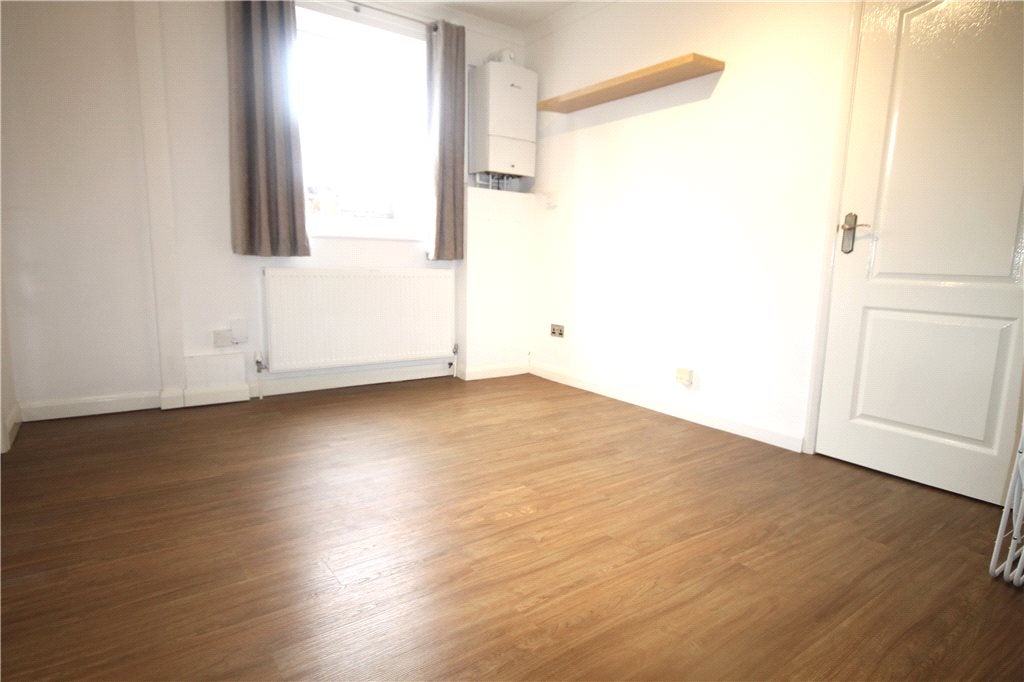 Flat Markenfield Road in Guildford