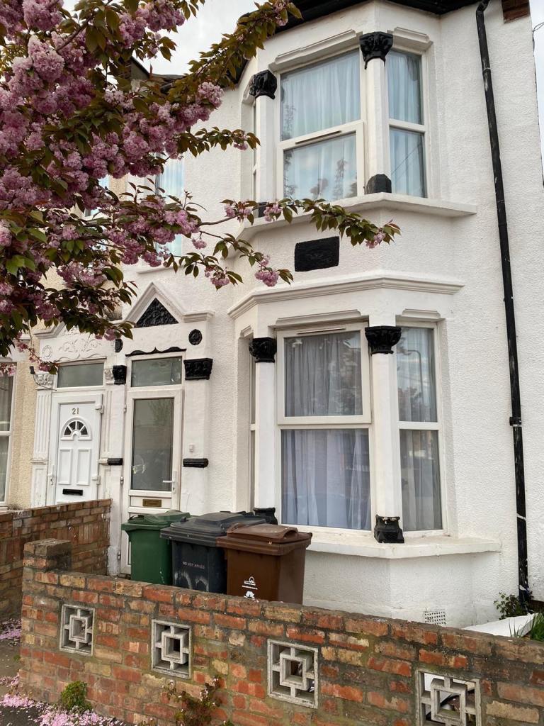 House Tavistock Avenue in Greater London