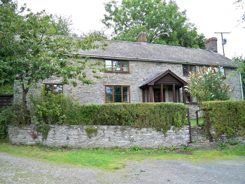 House B4356 in Llangunllo