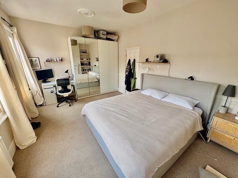 Room Mayflower Road in Greater London