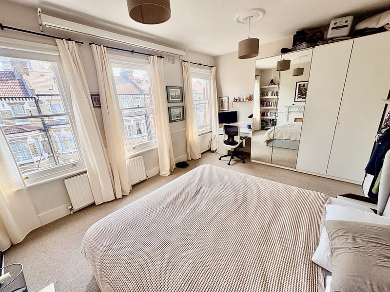 Room Mayflower Road in Greater London