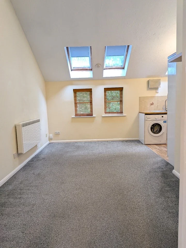 Flat Hasletts Close in Tunbridge Wells