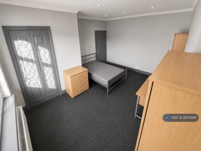 Room Sovereign Grove in Greater London
