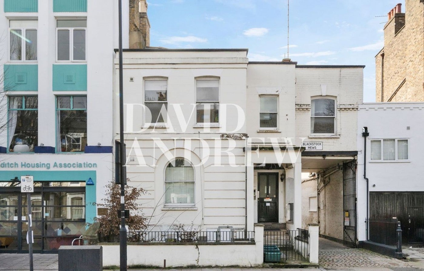 Flat Blackstock Mews in Greater London
