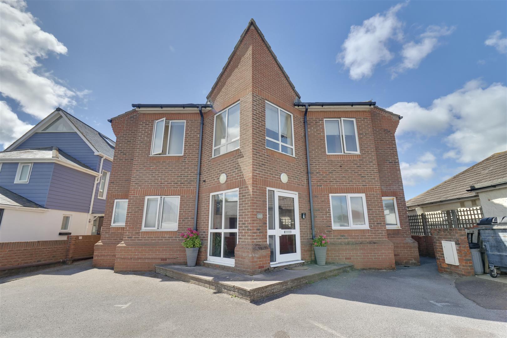 Flat Southwood Road in Mengham